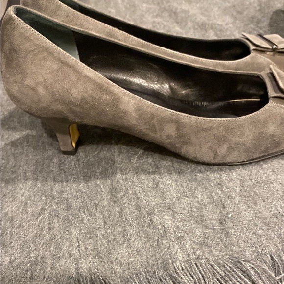Amalfi by Ragoni, made in Italy - Taupe Suede and Leather Pumps. Elegant - Picture 4 of 5